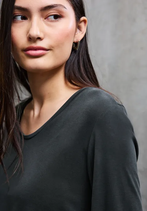 Silk-Look V-Neck Shirt Black