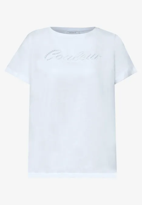 Weißes T-Shirt mit kurzen Ärmeln und dezentem Aufdruck in geschwungener Schrift.