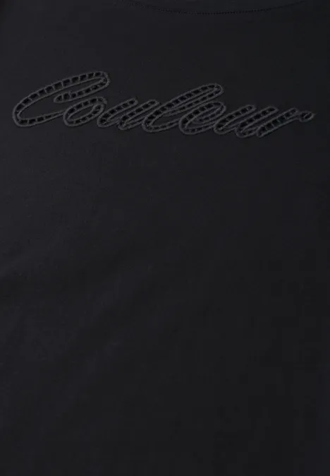 Zwart T-shirt met de geborduurde tekst 'Couleur'.