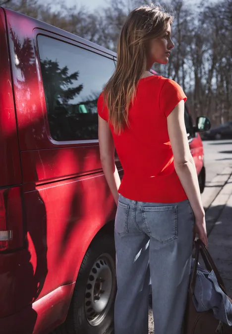 Basic Shirt mit U-Boot-Ausschnitt torch red Basic Shirt mit U-Boot-Ausschnitt torch red