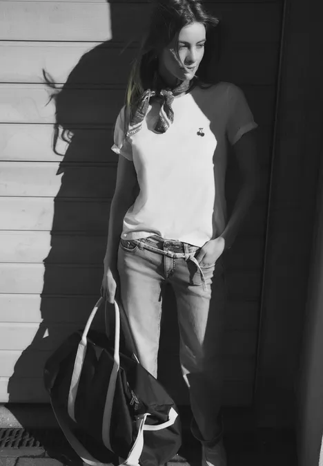 T-Shirt mit Rundhals und Stickerei off white T-Shirt mit Rundhals und Stickerei off white