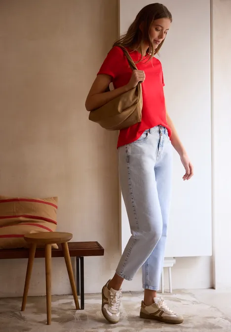 T-shirt avec un cœur imprimé torch red