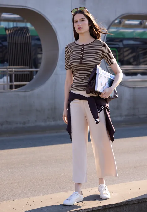 Koszulka z okrągłym dekoltem i guzikami mahogany brown