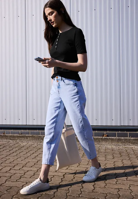 Koszulka Basic z prążkowaną strukturą w prążki Black