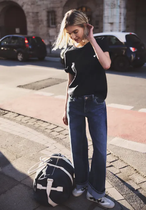 T-Shirt mit Rundhals und Embroidery Black T-Shirt mit Rundhals und Embroidery Black