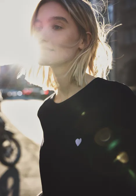 T-Shirt mit Rundhals und Embroidery Black T-Shirt mit Rundhals und Embroidery Black