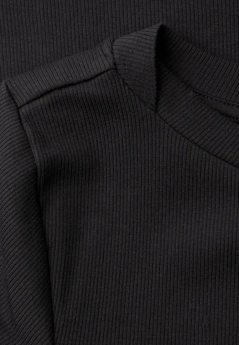 Basic Shirt mit U-Boot-Ausschnitt Black Basic Shirt mit U-Boot-Ausschnitt Black