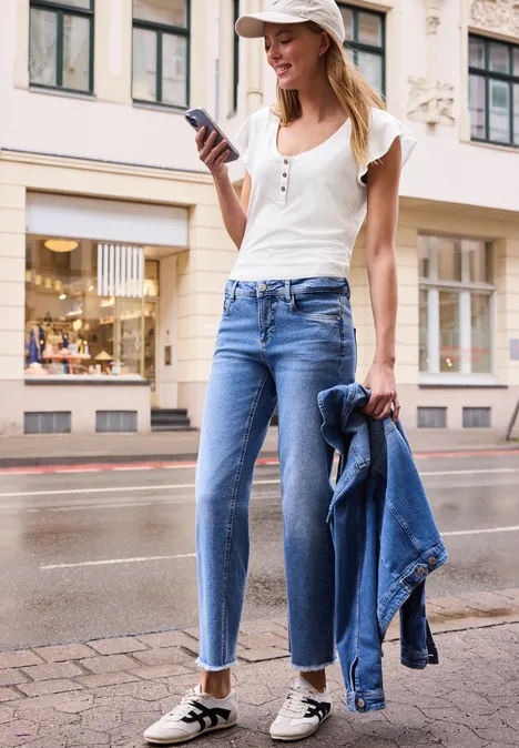 Shirt mit V-Neck und Volant-Ärmeln off white Shirt mit V-Neck und Volant-Ärmeln off white