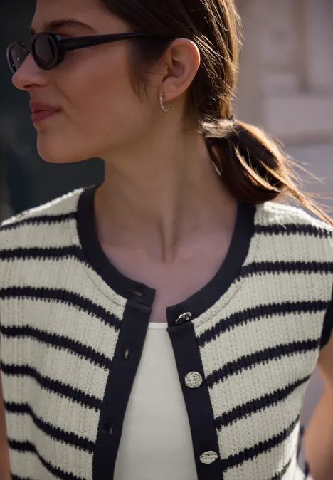 Weste mit Rundhals und Streifen off white Weste mit Rundhals und Streifen off white