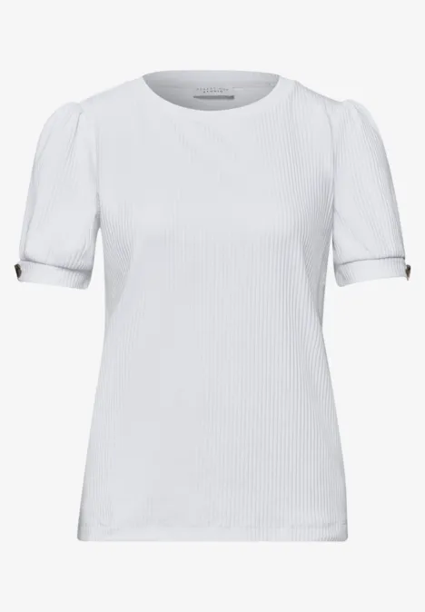 Schlichtes weißes T-Shirt mit kurzen Ärmeln und rundem Ausschnitt.