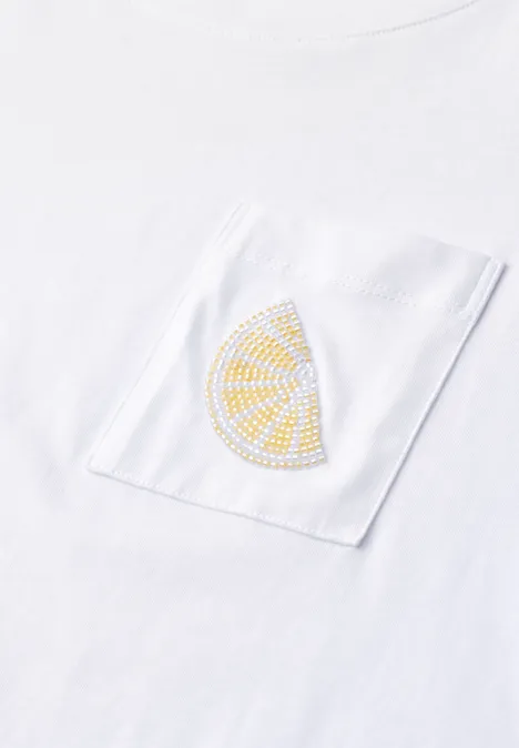 T-Shirt mit Rundhals und Perlendetail White Weißes T-Shirt mit Brusttasche und gelber Zitrusscheibe aus Strass.