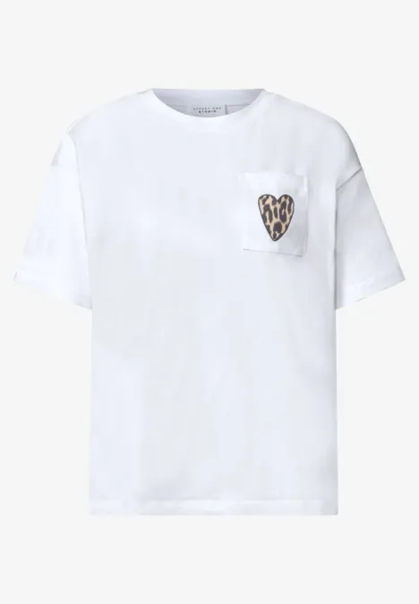 Weißes T-Shirt mit Brusttasche und Herz-Patch im Animal-Print