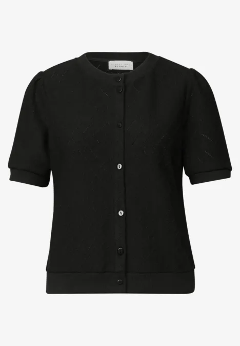 Schwarze Kurzarm-Strickjacke mit Knopfleiste und Rundhalsausschnitt.