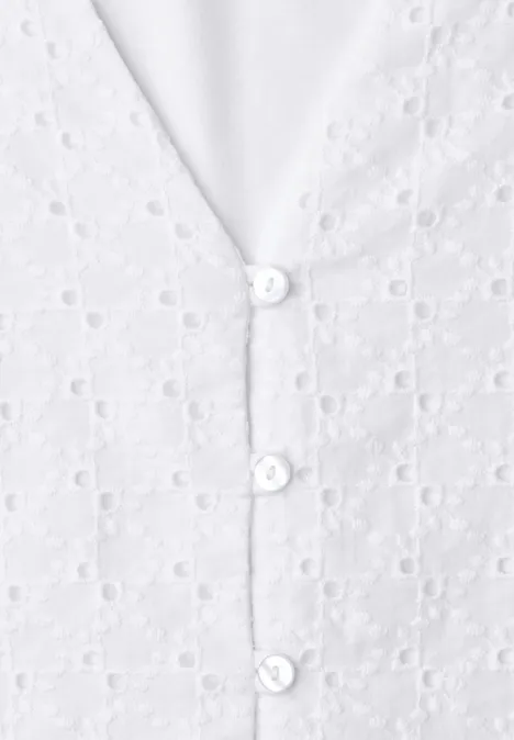 Blouse blanche en broderie anglaise à boutons blancs