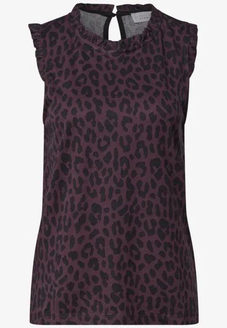 Top met ronde hals en ruches very berry Mouwloos topje met paars-zwarte luipaardprint en subtiele ruffle bij de hals.