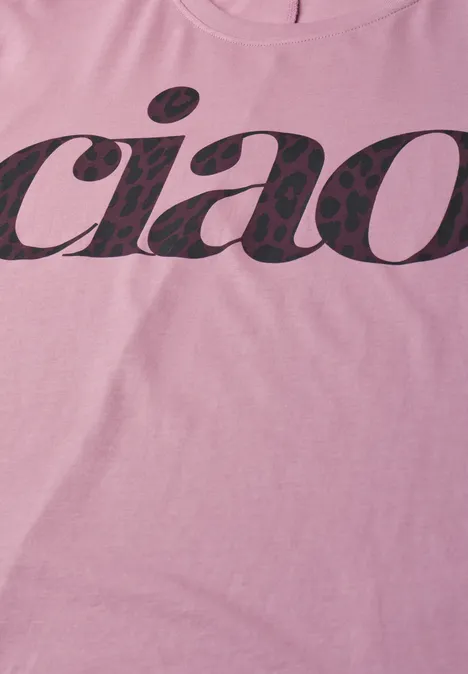 T-shirt à col rond avec inscription pearly rose T-shirt rose avec l'inscription noire ciao ornée d'un motif discret.