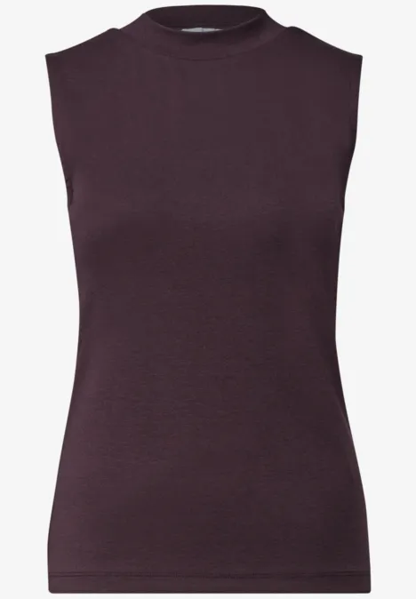Basic Top mit Turtle Neck in Unifarbe very berry Ärmelloses, figurnahes Top in dunklem Aubergine mit hohem Rundhalsausschnitt.