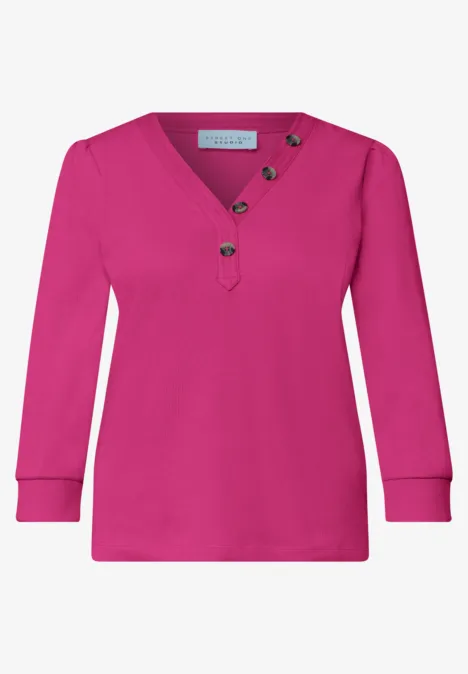 3/4-Arm Shirt mit V-Ausschnitt und Knöpfen ruby raspberry Pinkfarbener Damenpullover mit V-Ausschnitt, vier Knöpfen an der Schulter und 3/4-Ärmeln