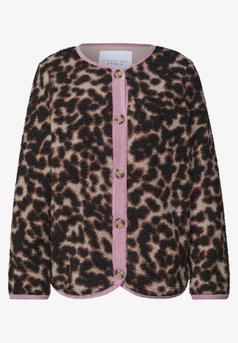 Leichter Cardigan mit Leoprint, pinken Kanten und goldenen Knöpfen.
