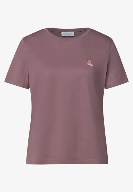 Schlichtes kurzärmeliges Damen-T-Shirt in Altrosa mit rundem Ausschnitt und kleinem pinkem Logo auf der Brust.