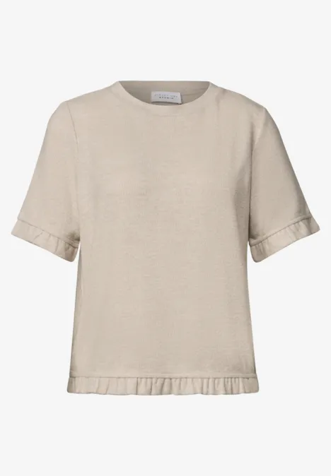 Kurzarm Shirt mit Rundhals und Rüschen creamed sand mel. Beiges, kurzes T-Shirt mit kurzen Ärmeln und dezentem Rüschenabschluss am Saum.