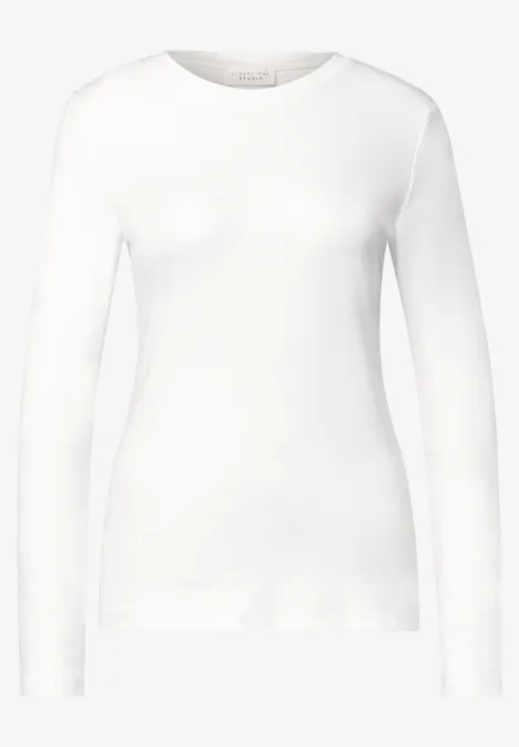 Weißes, schlichtes Langarmshirt aus Baumwolle, figurbetonter Schnitt, Rundhalsausschnitt.