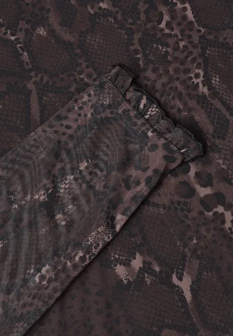 Bruine stof met slangenhuidprint en transparant netzakje, close-up.