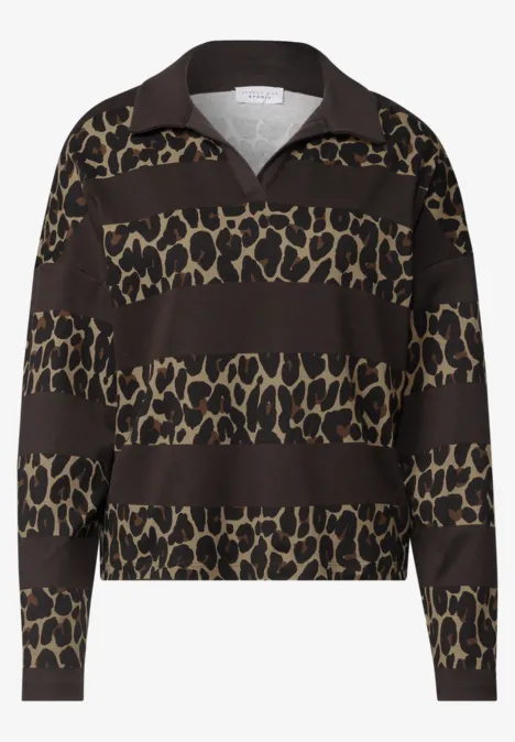 Pull noir à larges rayures et imprimé léopard brun, col polo.