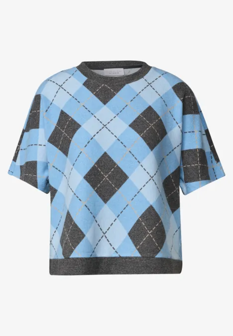 Kurzärmliges Pullover-Shirt mit hellblau-grauen Argyle-Rauten.