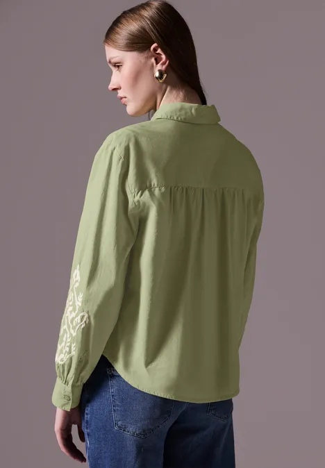 Hemdbluse mit Stickerei mild green