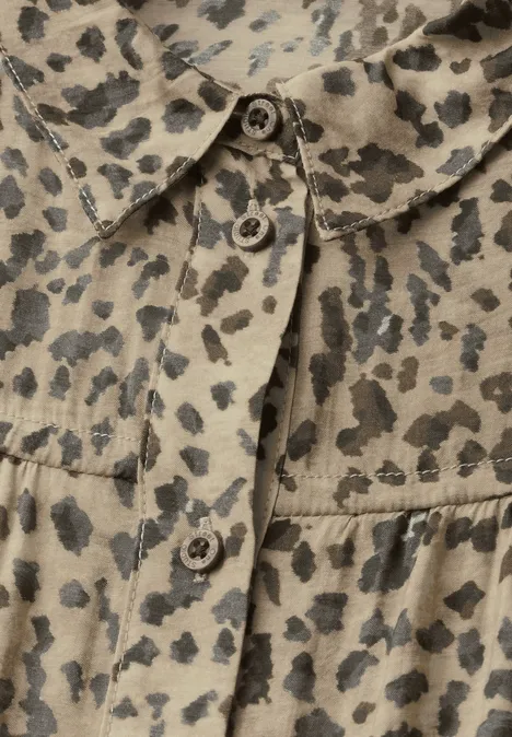Bluse mit Leo-Muster creamy brown