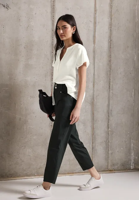 Kurzarmbluse in Unifarbe off white