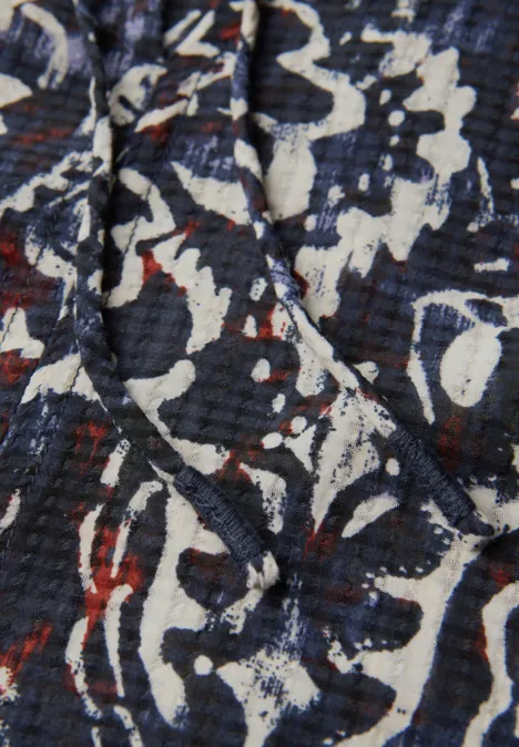 Gemusterte Bluse mit Rüschen dark void blue