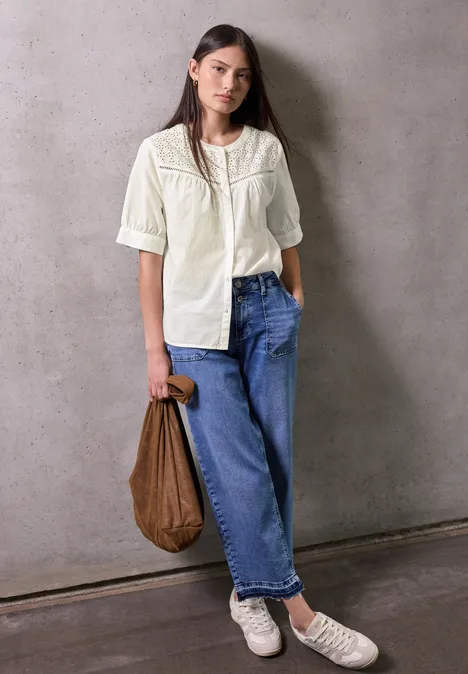 Kurzarmbluse mit Stickerei off white