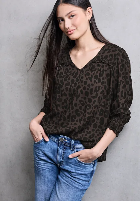 V-Neck Bluse mit Rüschen dark auburn brown