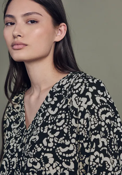 V-hals blouse met knopen Black