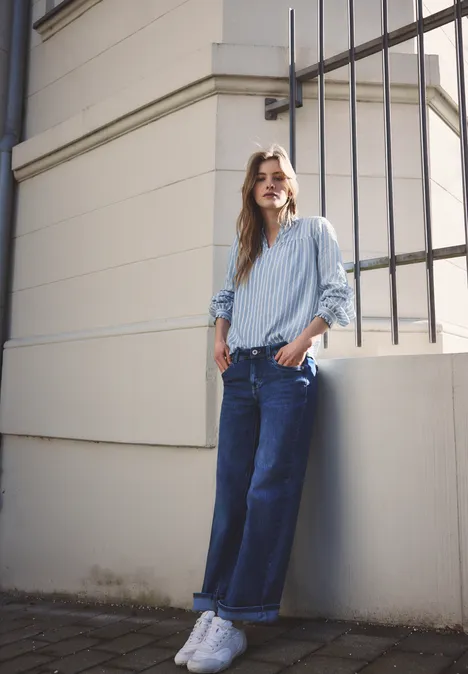 Blouse met lange mouwen in seersucker kwaliteit original blue Blouse met lange mouwen in seersucker kwaliteit original blue