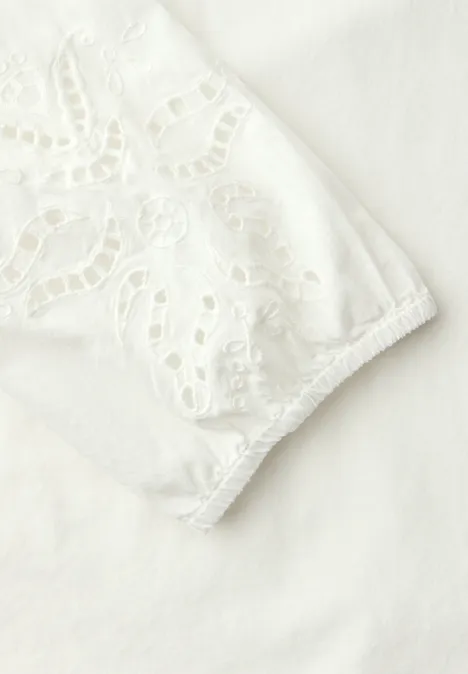 Blouse met gespleten hals en borduursel off white