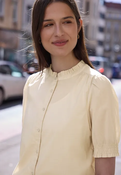 Blouse à manches courtes avec col rond et volants stone sand