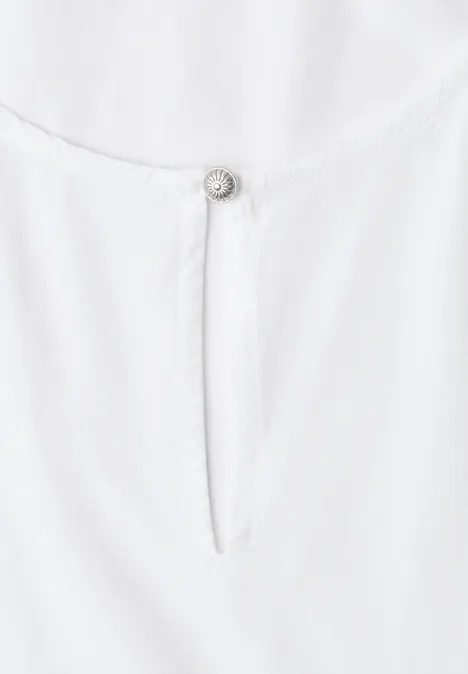 Kurzarm Bluse mit Volant-Details White Weißes Oberteil mit kleinem Knopfverschluss am Nacken und schmalem Schlitz.