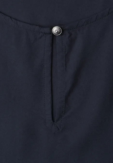 Kurzarm Bluse mit Volant-Details maritime blue Dunkelblaues Textil mit vertikaler Naht und rundem silbernem Knopf