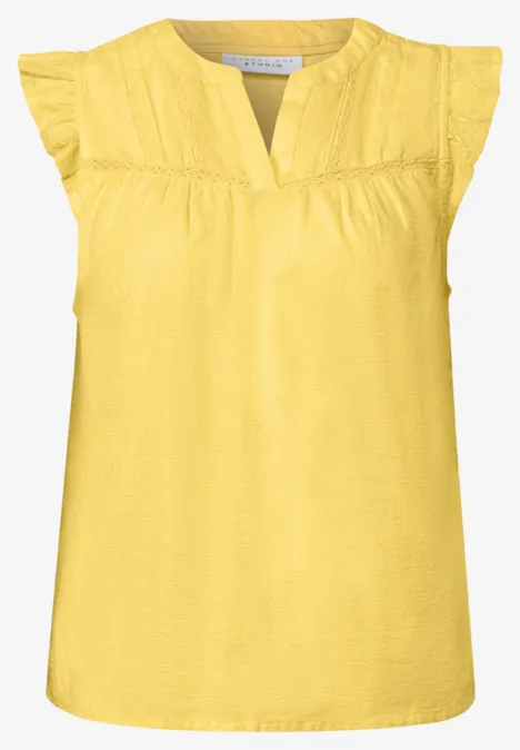 Blusenshirt mit Split Neck und Tape-Details snap yellow Gelbes Damen-Top mit V-Ausschnitt und verspielten Flügelärmeln aus leichter Baumwolle.