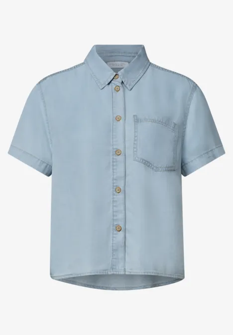 Kurzarm Hemdbluse aus Lyocell soft light blue wash Hellblaues, kurzärmeliges Jeanshemd mit Kragen, Knopfleiste und Brusttasche.