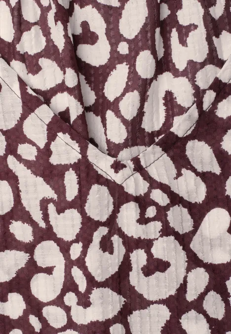 Blusentop mit V-Neck und Leo-Print vanilla sand Weinroter Stoff mit unregelmäßigen weißen Flecken im Leopardenmuster