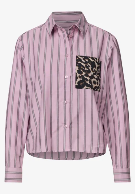 Chemise femme rose à fines rayures et poche poitrine à motif léopard