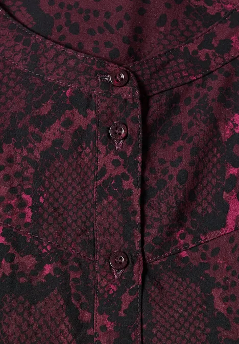 3/4-Arm Tunika mit Rundhals und Snake-Print russet red Rotes Hemd mit schwarzem abstraktem Schlangenmuster und Knopfleiste.