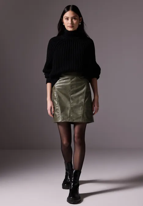 Rock im Leder-Look dull kale green