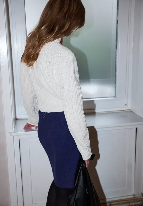 Rock in Wolloptik zenith blue mel. Rock in Wolloptik zenith blue mel.