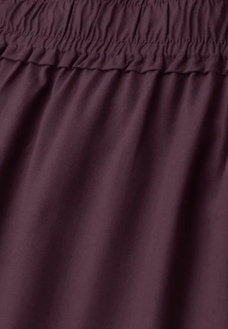 Midirock mit Volant und Elastikbund very berry Dunkelvioletter, fließender Stoff mit elastischem Bund und feinen Falten.