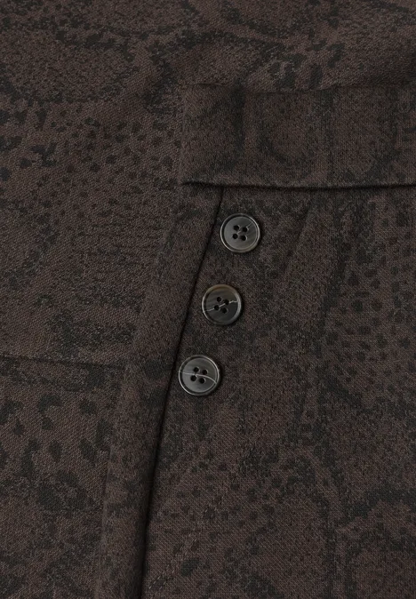 Minirock mit Snake-Print und Knopfdetails charred brown Nahaufnahme eines dunklen, braun gemusterten Stoffs mit drei schwarzen Knöpfen an einem Saum.
